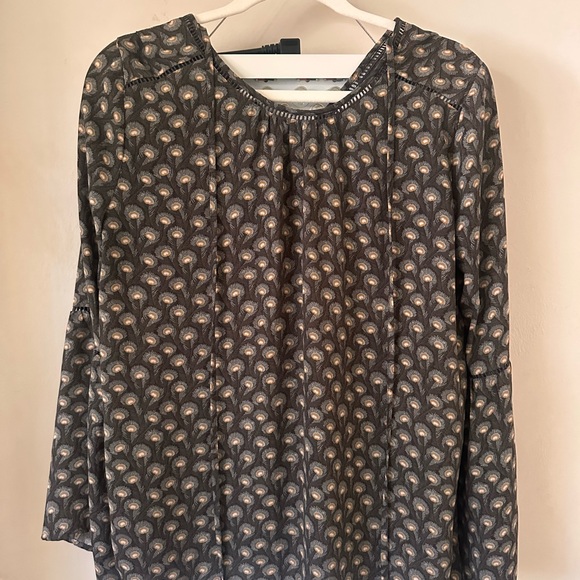 LOFT Tops - LOFT Gray and Cream Patterned Blouse
